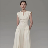 Robe longue blanche à épaules droites