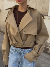 Loose-fitting short double-breasted jacket