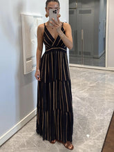 A Printed V-Neck Pleated Large Hem Dress