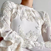 Mini-robe dos ouvert avec fleurs