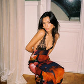 Robe longue imprimée en dentelle à col en V AKANE