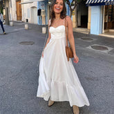 Weißes gestuftes Maxikleid