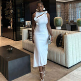 Robe longue asymétrique à découpes et appliques roses, fente latérale, col haut, sans manches