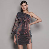 Robe courte asymétrique à une épaule et manches bouffantes à sequins froncés - Bordeaux