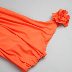Robe de soirée longue asymétrique à une épaule avec découpe à la taille et drapé froncé