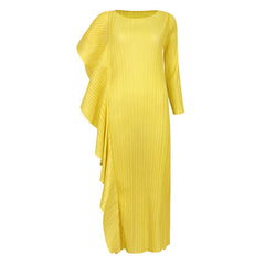 Asymmetrisches, figurbetontes, plissiertes Midikleid mit seitlichen Rüschen, Rundhalsausschnitt und 3/4-Ärmeln