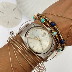 Bracelet bohème en perles empilables plaquées or 18 carats avec pierres précieuses espacées