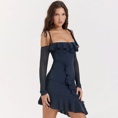 Robe courte à volants asymétriques en maille transparente à manches longues et col rond avec nœud papillon