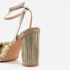 Sandales à talons hauts et à bout ouvert avec nœud papillon et plis - Doré