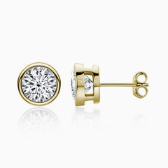 Boucles d'oreilles à tige classiques en argent sterling avec solitaire en moissanite serti de lunette ronde