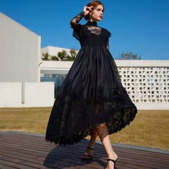 Robe longue trapèze élégante en dentelle florale transparente à col montant et manches longues