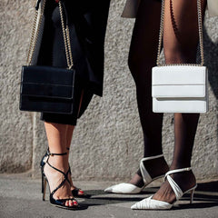 Sandales élégantes en cuir verni à bout carré et bride à la cheville - Noir