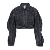 Coole, kurze Jeansjacke mit 3D-Wellenärmeln, gefaltetem Kragen und Button-Down-Kragen