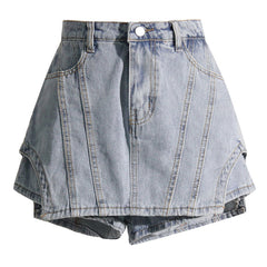 Cooler, einfarbiger, mehrlagiger Jeans-Skort mit sichtbaren Nähten und hoher Taille