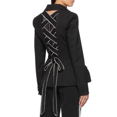 Einreihiger Blazer mit überkreuzten Cut-Outs und Kristallschleife - Schwarz