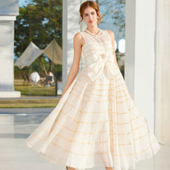 Robe longue en tulle rayé sans manches à col ras du cou et taille haute avec nœud papillon