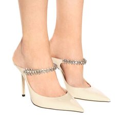 Mules à talons aiguilles en cuir verni à bout pointu et détails en cristal - Blanc cassé