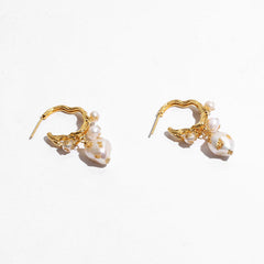 Boucles d'oreilles à tige élégantes en perles nacrées plaquées or - Or