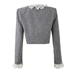 Elegante, kurze Jacke aus Wollmischung mit Rundhalsausschnitt, Perlen und Knopfleiste vorne