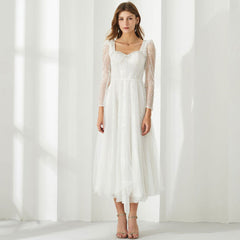 Robe mi-longue en tulle à sequins et col en cœur avec manches bouffantes et corset transparent