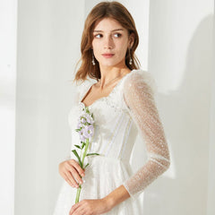 Robe mi-longue en tulle à sequins et col en cœur avec manches bouffantes et corset transparent