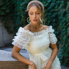 Robe longue à volants style français à épaules dénudées et manches courtes en tulle à pois