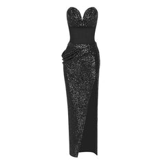 Glamouröses Tube-Top mit Herzausschnitt, drapiertem Paillettenrock mit hohem Schlitz und passendem Set