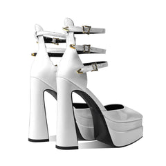 Glänzende Pumps mit spitzer Zehenpartie und Blockabsatz und Knöchelriemen - Weiß