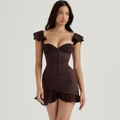 Robe de soirée courte en satin brillant à col en cœur et à volants