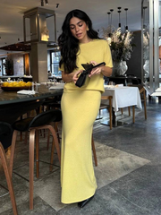 Minimalist knitted short-sleeved skirt set