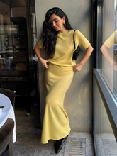 Minimalist knitted short-sleeved skirt set