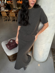 Minimalist knitted short-sleeved skirt set