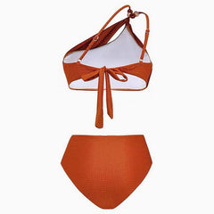 Ensemble de bikini asymétrique luxueux à texture métallique froncée avec nœud papillon et perles