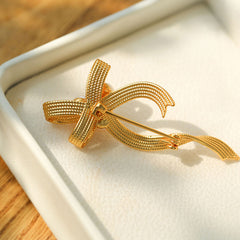 Luxuriöse Brosche mit Schleife und Süßwasserperlen, vergoldet, 18 Karat