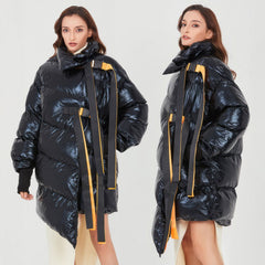 Schwarze, übergroße Pufferjacke mit unregelmäßigem Saum