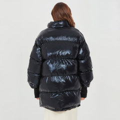 Schwarze, übergroße Pufferjacke mit unregelmäßigem Saum