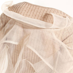 Modernes, transparentes Crop-Top aus Rippstrick mit herzförmigem Ausschnitt und langen Ärmeln