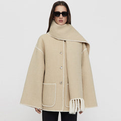 Einreihiger Mantel im nordischen Stil mit Häkelkante und Tasche aus Wollmischung mit Fransenbesatz und Schal