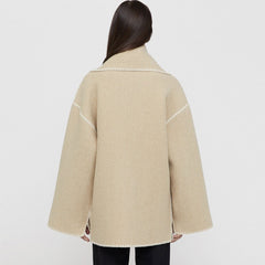 Einreihiger Mantel im nordischen Stil mit Häkelkante und Tasche aus Wollmischung mit Fransenbesatz und Schal