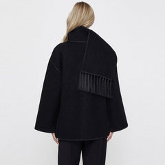 Einreihiger Mantel im nordischen Stil mit Häkelkante und Tasche aus Wollmischung mit Fransenbesatz und Schal