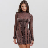 Mini-robe corset en dentelle transparente à empiècement en velours et manches longues à col haut nostalgique