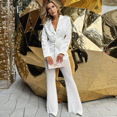 Opulente transparente Hose mit Kunstperlen und Rosette, Satin-Blazer mit Cut-Outs, passendes Set