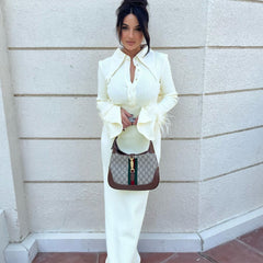 Robe longue boutonnée à col pointu et bordure en plumes - YelLow