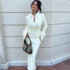 Robe longue boutonnée à col pointu et bordure en plumes - YelLow