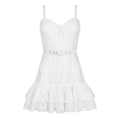 Hübsches Mini-Sommerkleid mit gewelltem Herzausschnitt, gesmoktem Gürtel, gestufter Lochstickerei