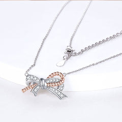 Rosévergoldetes Pavé-Schmuckset aus Sterlingsilber mit Zirkonia und gedrehter Schleife