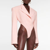 Sassy CutOut Langarm Blazer Bodysuit mit steigendem Revers und Schulterpolstern - Pink