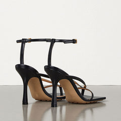 Sandales à talons aiguilles séduisantes en similicuir à bout carré et lanières - Noir