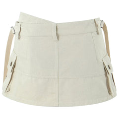 Asymmetrischer Mini-Skort im Streetstyle mit Riemchen, einfarbiger Cargotasche und Nieten