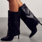 Trendy Umschlagstiefel aus Kunstleder mit spitzer Zehenpartie und Stilettoabsatz in Schwarz